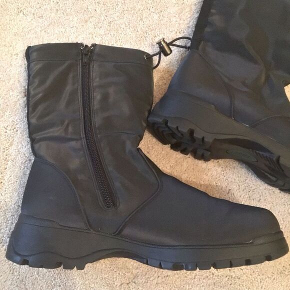 Khombu Black Waterproof Winter Boots with Side Zipper - Picture 1 of 5